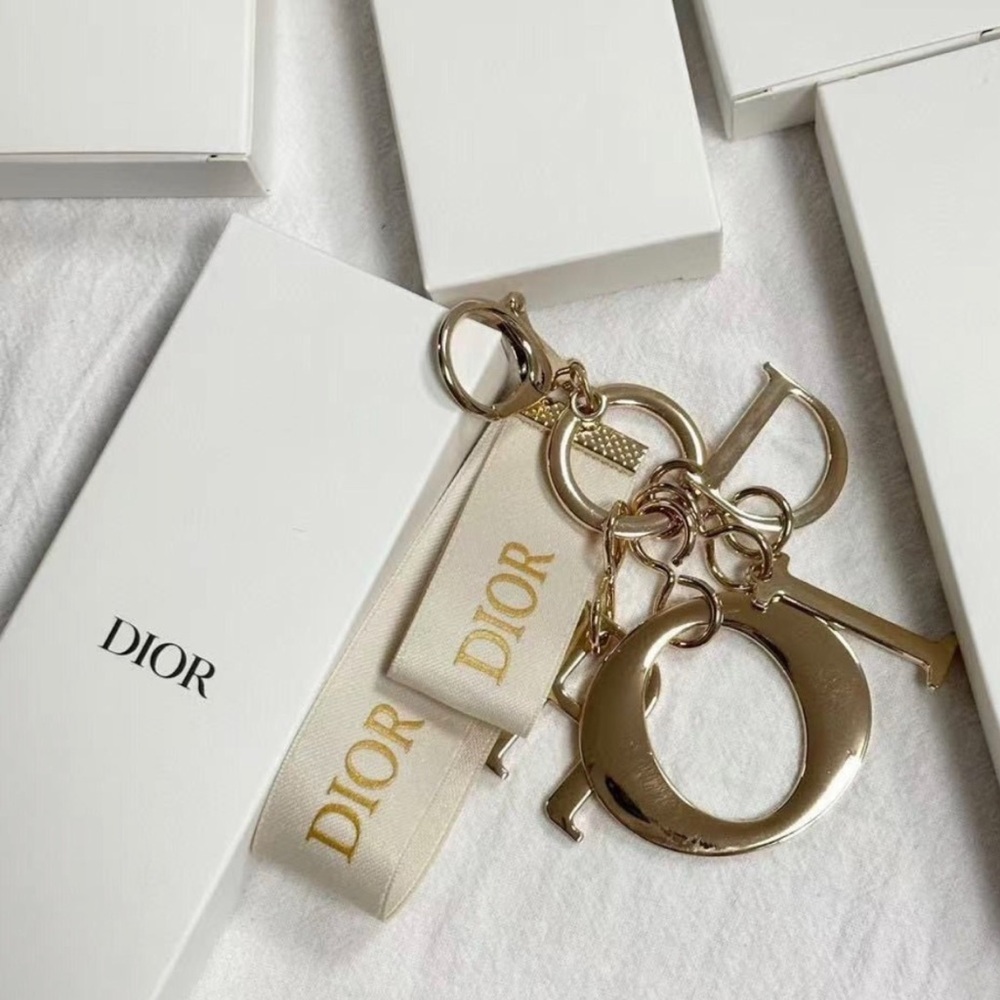 ⚜️Dior Gold Letter Keychain bag charm⚜️ - Picture 3 of 4